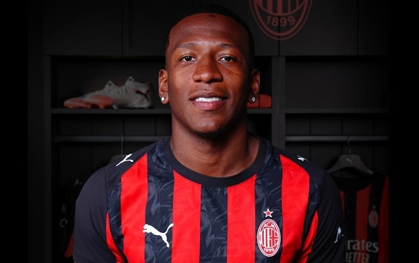 CHÍNH THỨC! Pervis Estupinan rời Brighton, chuyển sang khoác áo AC Milan
