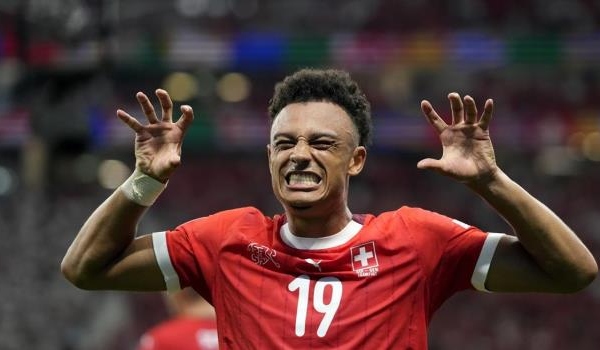 Chuyển nhượng tối 24/7: MU quyết chi 40 triệu euro cho Ndoye; Arsenal chuyển hướng sang Gordon