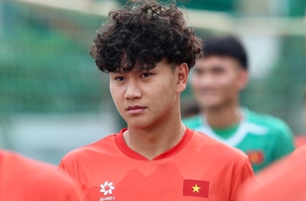 Cơ hội nào cho tiền đạo Việt kiều Alex Bùi?