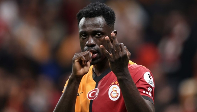 Como gửi đề nghị 20 triệu euro cho Davinson Sanchez