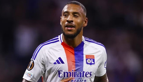Corentin Tolisso được chào mời với MU