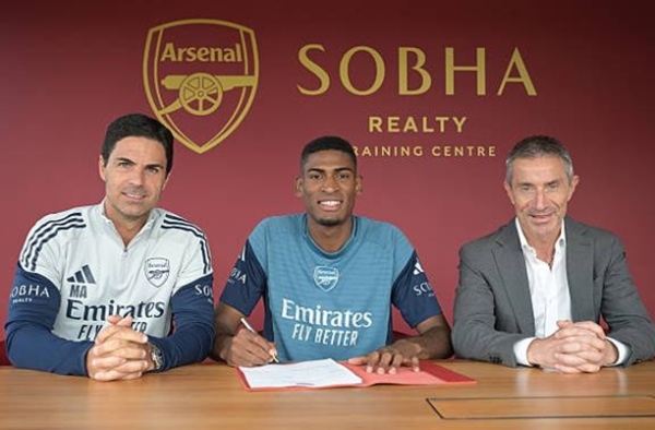 Cristhian Mosquera: "Món hời" 15 triệu euro của Arsenal