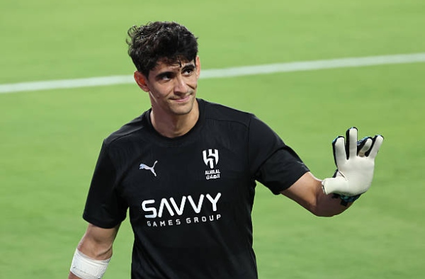 Ederson ngụp lặn, thủ thành Al Hilal gây choáng với 10 pha cứu thua