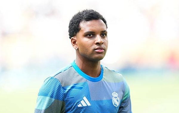 Fabrizio Romano hé lộ lý do Rodrygo chưa rời Real
