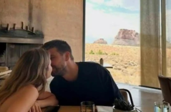 Gerard Pique đăng ảnh với "tiểu tam", dập tắt tin đồn chia tay