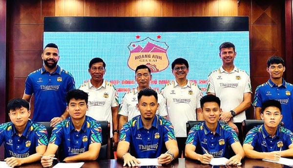 HAGL chiêu mộ cầu thủ Việt kiều Ryan Hà