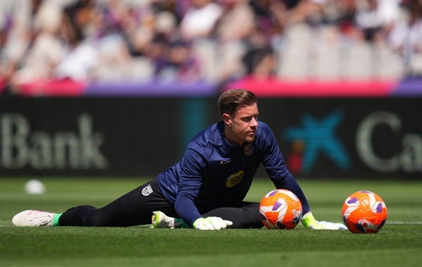 Hansi Flick gạch tên Ter Stegen khỏi kế hoạch của Barcelona