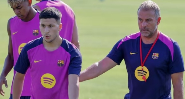 Hansi Flick sàng lọc đội hình Barca, chỉ 5 sao trẻ được giữ lại