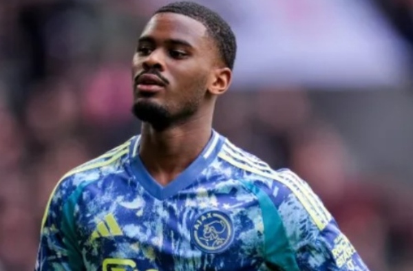 Hato từ chối ra sân cho Ajax để thúc đẩy thương vụ sang Chelsea
