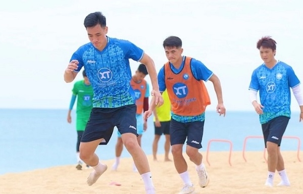 HLV Chu Đình Nghiêm đánh giá xu hướng 'chạy biển' tiền mùa giải