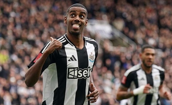 Isak muốn ra đi, Newcastle rơi vào thế khó: Giữ hay bán – và ai thay thế?