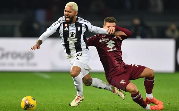 Juventus yêu cầu Douglas Luiz tìm bến đỗ mới