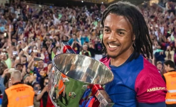 Kounde cam kết tương lai với Barca