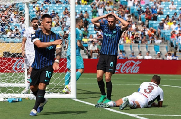Lautaro Martinez cảnh báo đồng đội sau thất bại tủi hổ của Inter