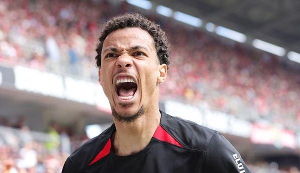 Liverpool đàm phán mua Ekitike sau khi vụ Isak bất thành