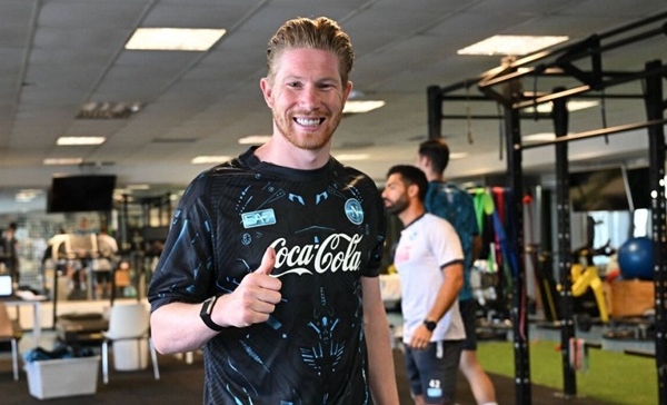 Mặc áo số 10 của Maradona, De Bruyne nói lời xúc động