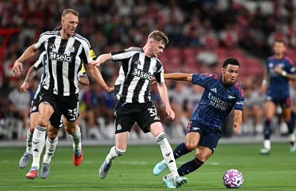 Màn trình diễn của Nwaneri chỉ ra lý do Arsenal không thể chần chừ với Eze