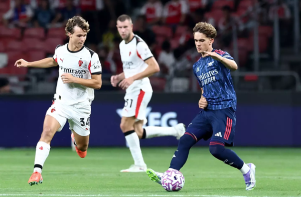 Màn trình diễn của sao mai Arsenal trước Milan khiến các CĐV trầm trồ