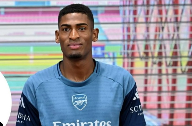 Mosquera gia nhập Arsenal: Khi nào đá trận ra mắt?