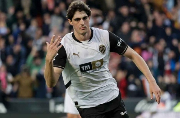 MU tiến gần đến chữ ký của Javier Guerra từ Valencia