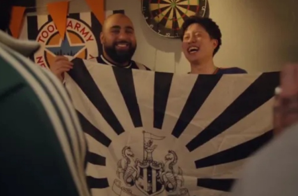 Newcastle gửi lời xin lỗi vì hình ảnh nhạy cảm trong video quảng bá áo đấu