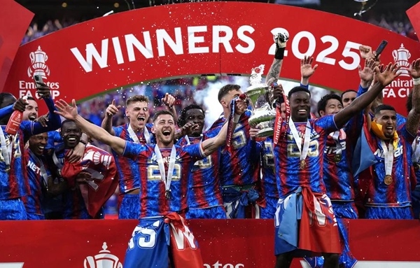 Những quy tắc của UEFA đã vùi dập giấc mơ của Crystal Palace