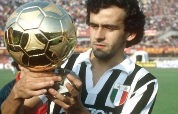 Platini bị trộm "ghé thăm", mất 20 cúp và huy chương