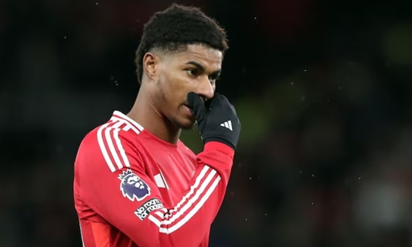 "Poster Boy" bị ruồng bỏ: Rashford mất số 10, tập một mình tại Carrington