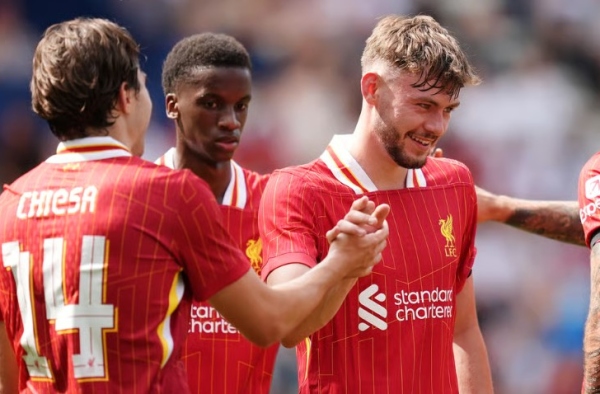 Preston North End 1-3 Liverpool: Bradley khai hỏa; Gakpo dập tắt hy vọng