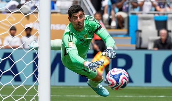 Real Madrid phá lệ, gia hạn với Courtois đến 2027: Niềm tin tuyệt đối ở “bức tường” 33 tuổi