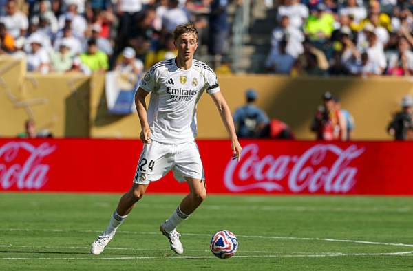 Real Madrid tìm thấy "trung vệ của kỷ nguyên mới"
