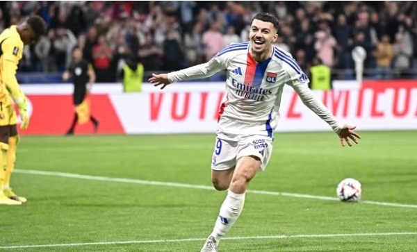 Roma nhắm Mikautadze giữa khủng hoảng tại Lyon