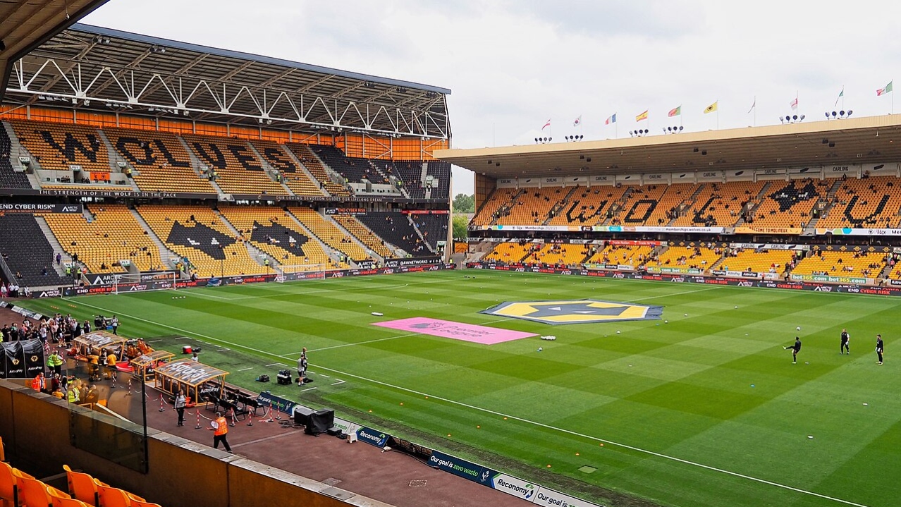 Sân vận động Molineux: Hành trình giải cứu của Bầy sói
