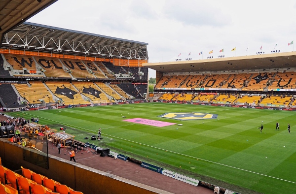 Sân vận động Molineux: Hành trình giải cứu của Bầy sói