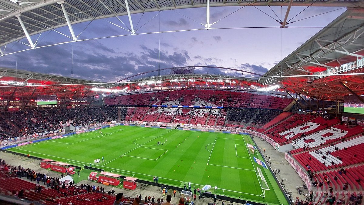 Sân vận động Red Bull Arena: Di sản Đông Đức và biểu tượng đương đại của Leipzig