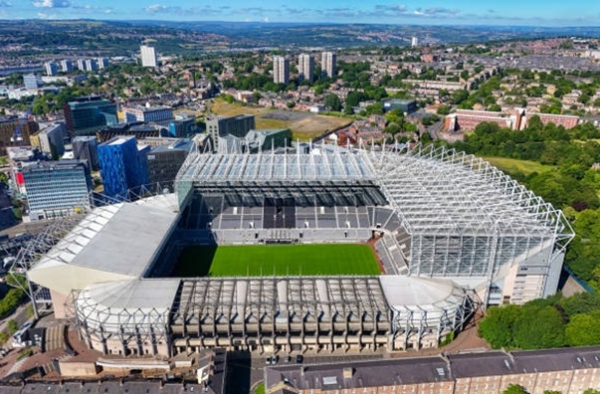 Sân vận động St James’ Park: "Nhà thờ trên ngọn đồi" và câu chuyện về sự bất đối xứng