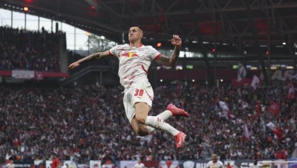 Sesko được nhiều CLB theo đuổi, vì sao vẫn chưa rời Leipzig?
