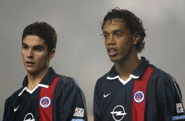 So sánh PSG 2002 vs 2025: Arteta - Ronaldinho hay Dembele - Kvaratskhelia giành phần thắng?
