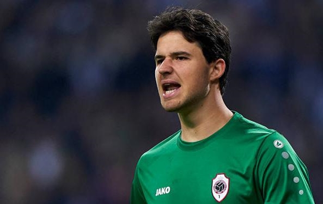 Thay Andre Onana, Man United liên hệ với Senne Lammens