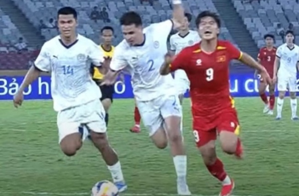 Trọng tài rút thẻ đỏ nhầm phút cuối trận U23 Việt Nam gặp U23 Philippines