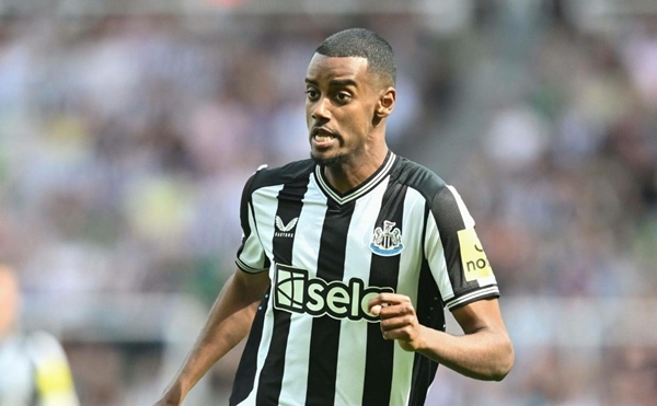 Từ Isak đến thị trường chuyển nhượng: Bài học Liverpool dạy cho Newcastle