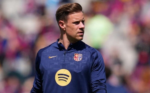 Tương lai bất ổn, Ter Stegen tập luyện một mình tại Barcelona