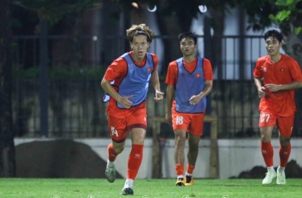 U23 Việt Nam “ngán ngẩm” đặc sản kẹt xe Jakarta, quyết giữ lửa trước giờ G