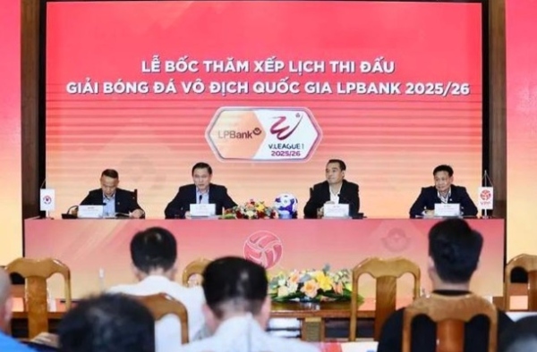 V-League thêm VAR, ông Trần Anh Tú muốn trọng tài bớt sai sót