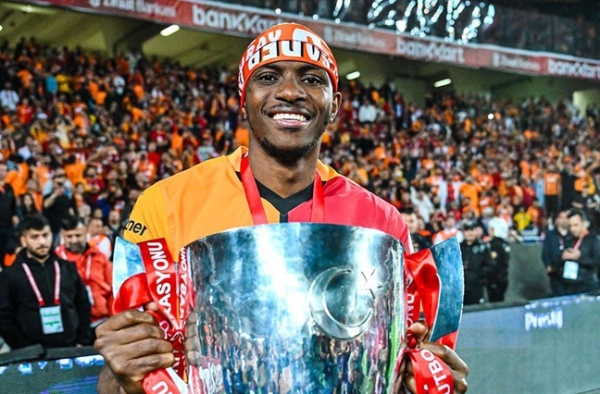 Victor Osimhen từ chối giảm lương cho Man United, ưu tiên Galatasaray