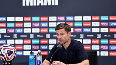 Xabi Alonso né câu hỏi về "cuộc chiến" giữa Garcia và Mbappe